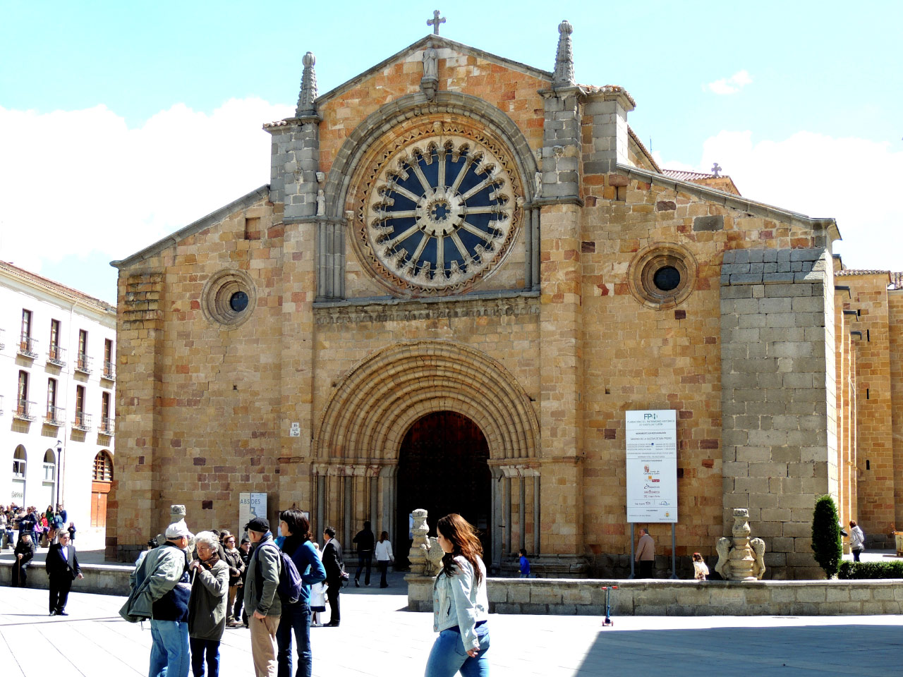 Avila (Photo license: CC BY 2.0)